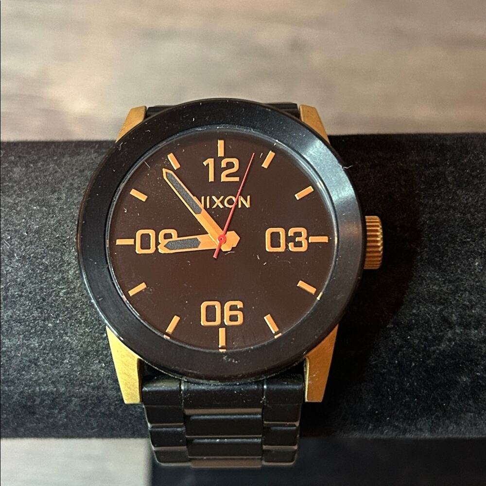 Men’s Nixon Watch In the Hot Zone The Private  #W003 black gold New battery!